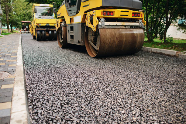 Best Professional Driveway Pavers  in Lindenhurst, IL